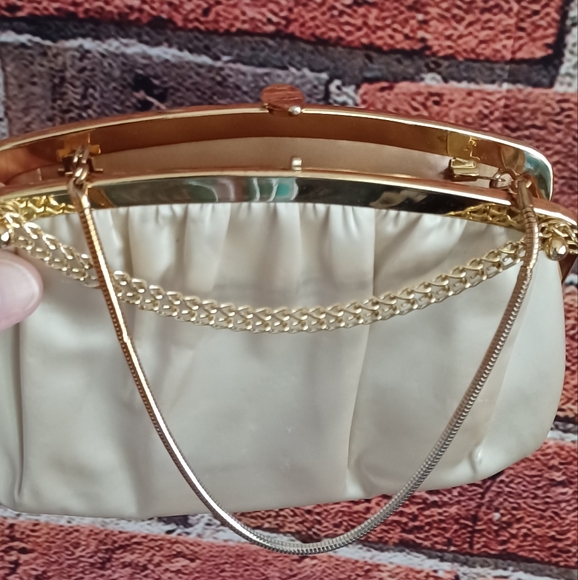 VINTAGE ANDRE' HANDBAG - Picture 3 of 5